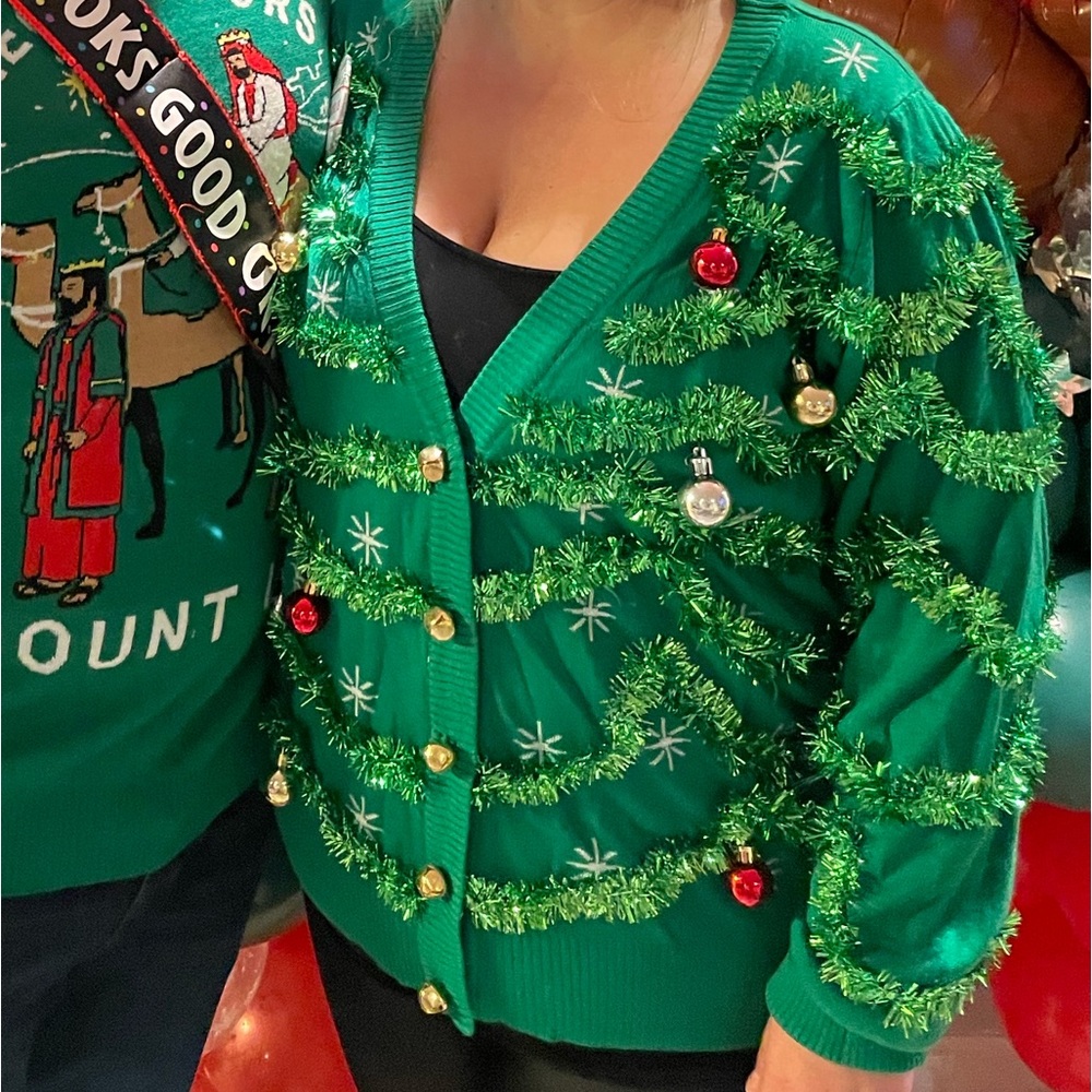 WOMEN'S GAUDY GARLAND UGLY CHRISTMAS CARDIGAN SWEATER